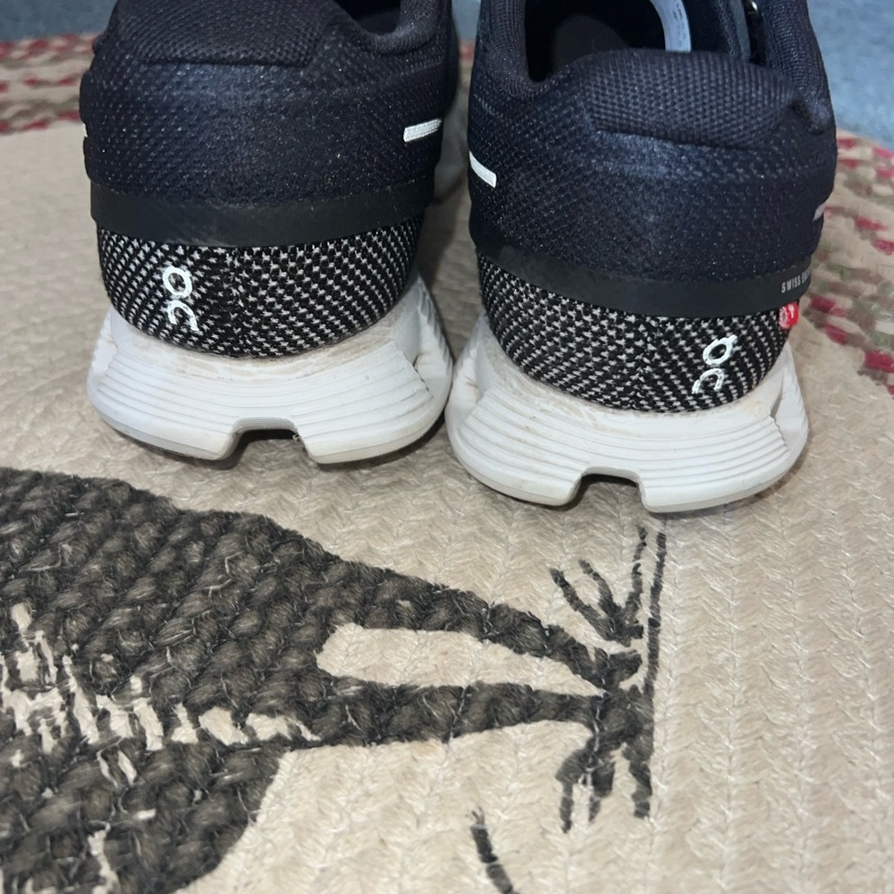 On Cloud shoes- PRICE FIRM - Picture 4 of 8